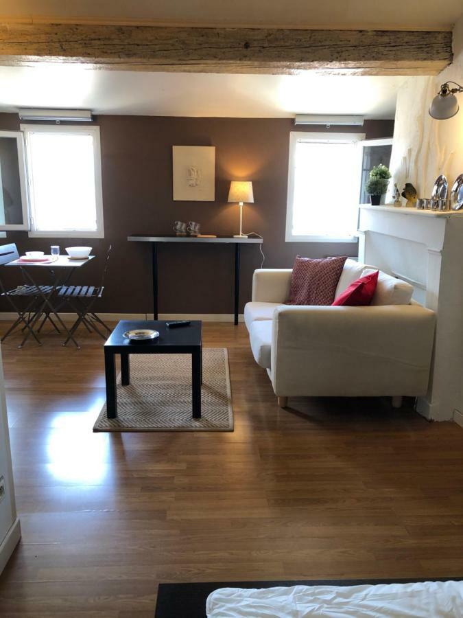 Sous Le Toit Pres De La Cathedrale St.Pierre Apartment Montpellier Bagian luar foto
